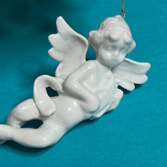 White Glazed Ceramic Cherub Angel Playing Mandolin Christmas Ornament 3.25" - Picture 6 of 15
